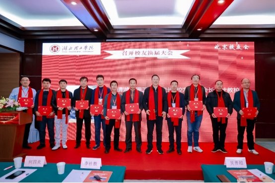 竹炉汤沸火初红